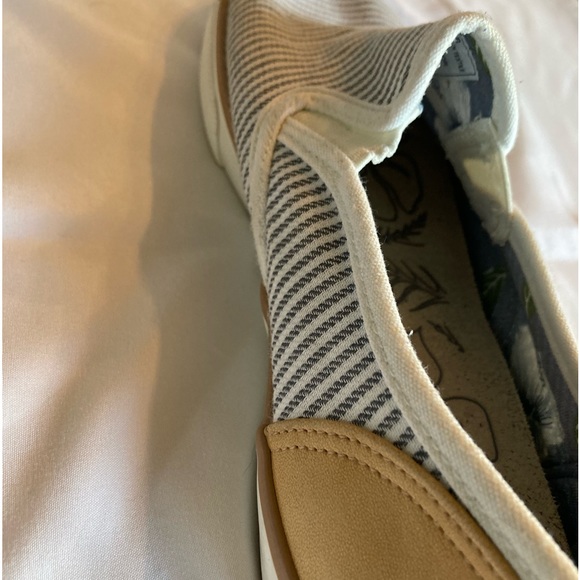 Margaritaville Slip On Sneakers - Picture 11 of 12